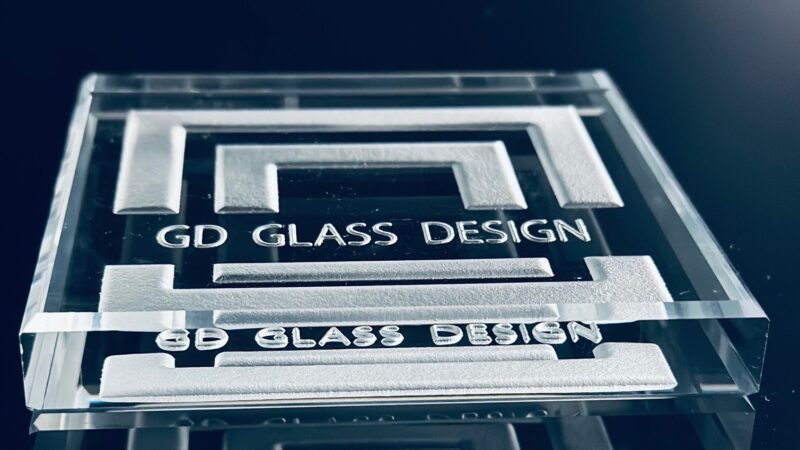 Gravure sur verre du logo GD Glass Design