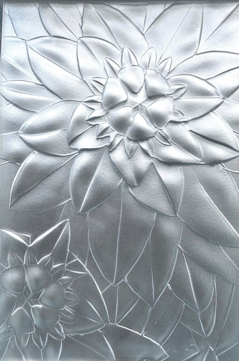 Motif floral en ronde-bosse