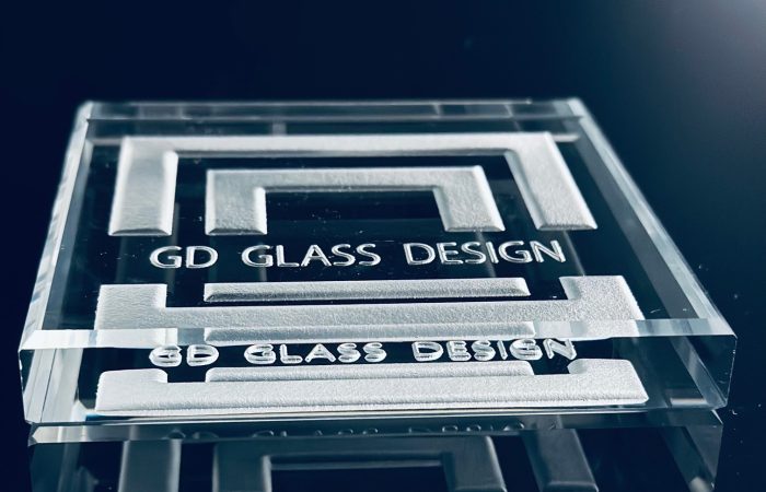 Gravure sur verre du logo GD Glass Design